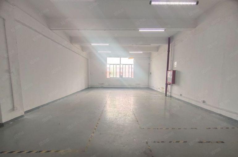 西乡，固戍地铁站附近，大型工业园，楼上带装修350平厂房出租