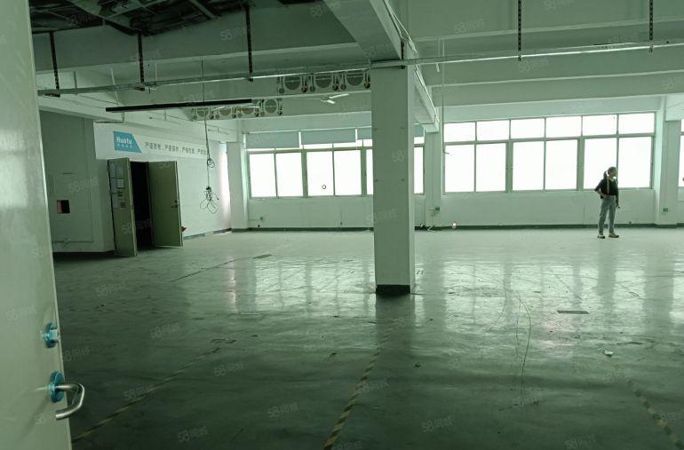 西乡黄田地铁口附近原房东楼上精装修1098平，建筑面积出租！