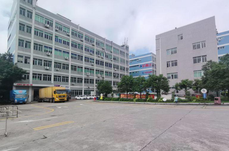 深圳宝安石岩5000平标准厂房低价出租原房东精装修