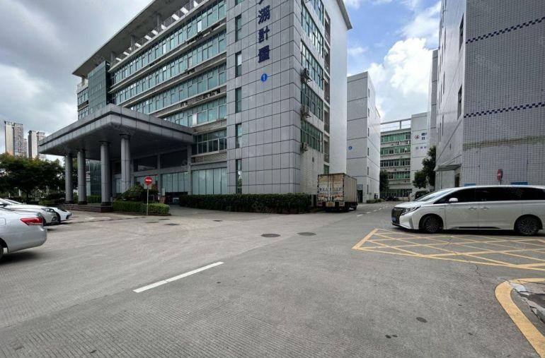 宝安福永桥头地铁口工业园楼上1000平带装修办公室厂房出租