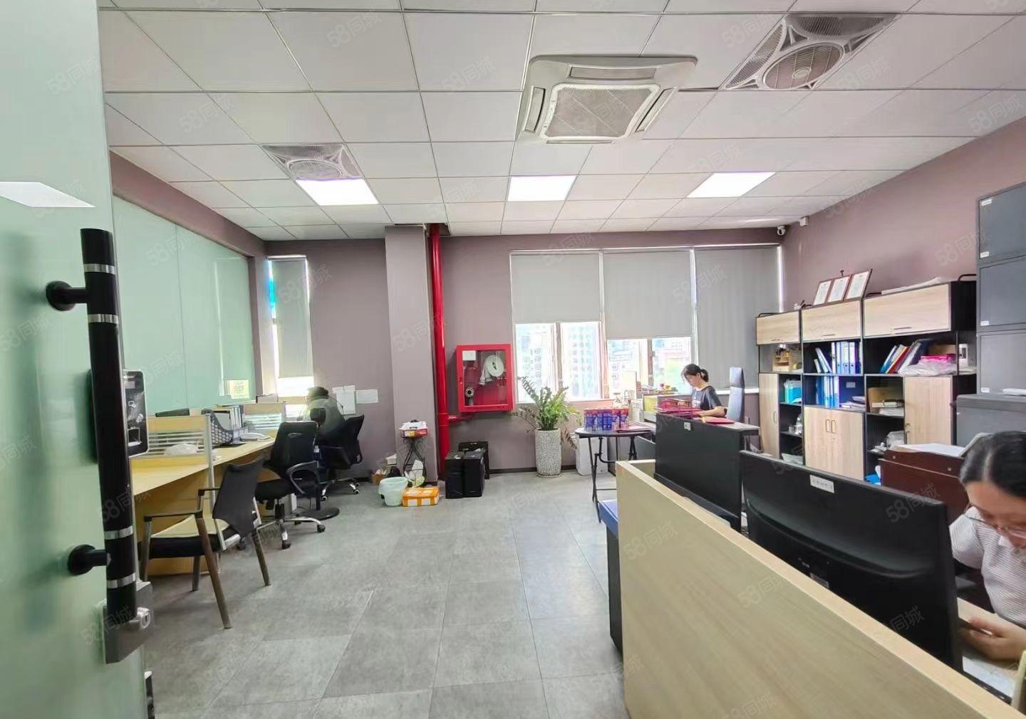 西乡凤凰岗楼上610平精装厂房出租，位置好车位足面积实