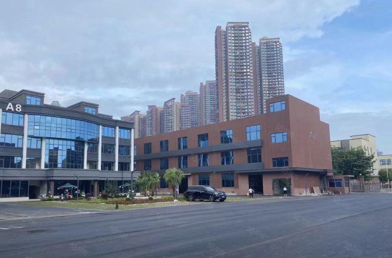 石岩花园式工业园4万平，独院一栋4000平，大小分租空地大。