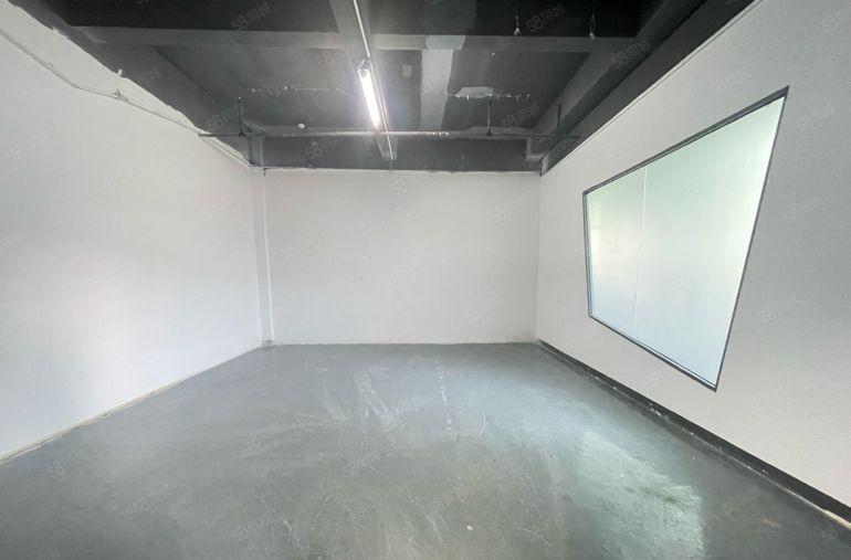 特价26元西乡固戍工业区，电梯口位置，带装修368平厂房出租