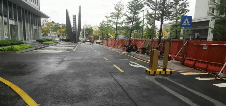 宝安区兴东地铁口7500平独院实际面积出租带红本带卸货平台