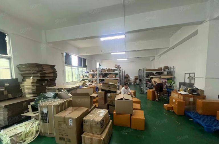 西乡固戍地铁口1200平精装修厂房出租得房率高仓库低价出租