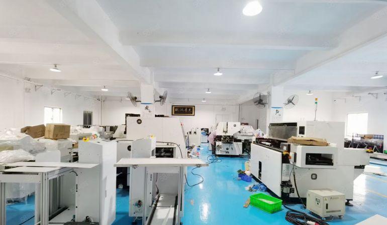 石岩楼上1000平米带装修厂房招租，现成水电办公室，使用率高