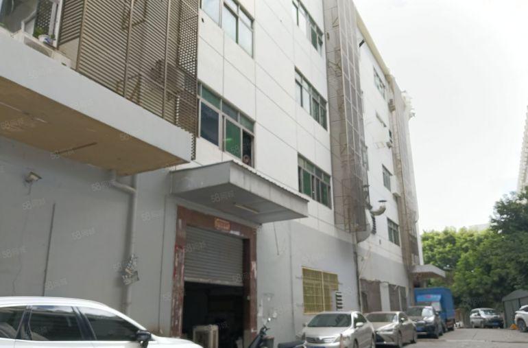 西乡鹤洲西区工业园楼上1200平，筒装，有办公室，双电梯前后