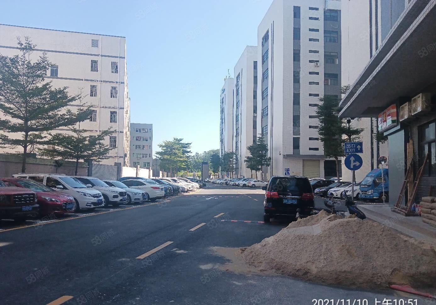 石岩汽车站附近新出厂房楼上650平方现有装修办公室