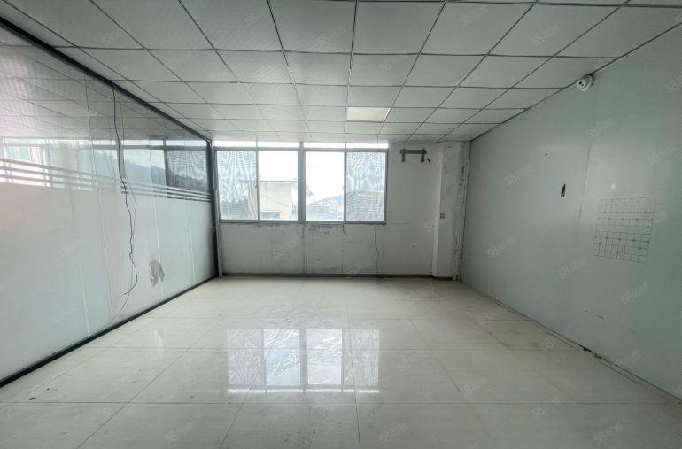 西乡九围工业区，带装修700平650平厂房出租，租金便宜