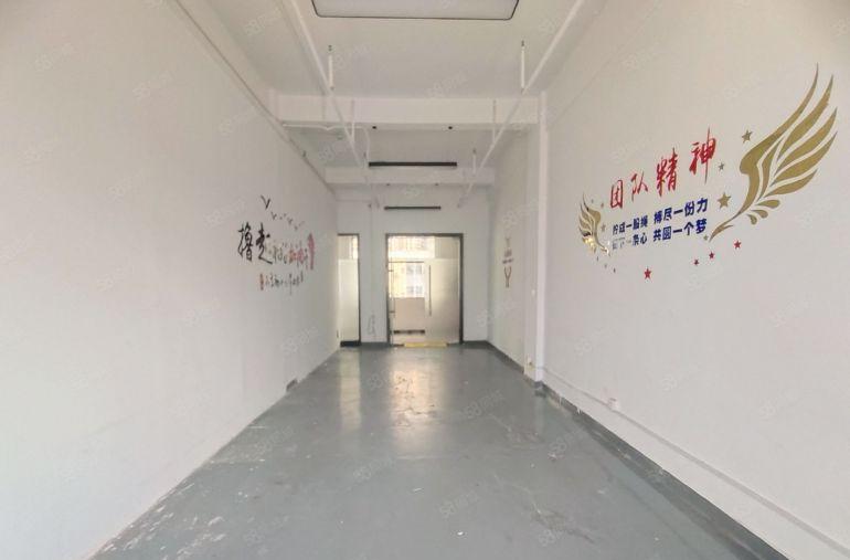 西乡固戍创意园，楼上带装修独立半层600平厂房出租，拎包入驻