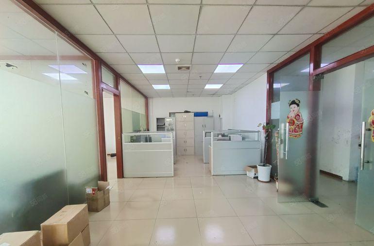 西乡，固戍大型工业园，楼上电梯囗带装修520平厂房，仓库出租