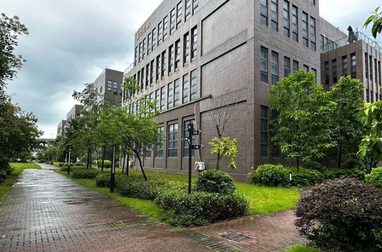 福永工业区厂房出租独栋3层3000平米豪华装修水电到位可分组