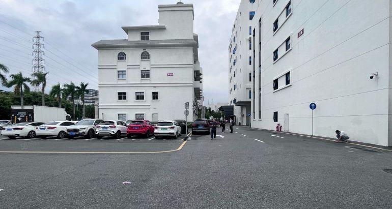 石岩高速口地铁口桃花园花园式厂房7200平精装修水电到位出租