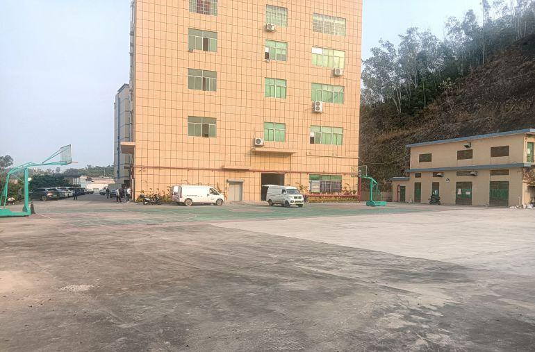 深圳宝安石岩厂房仓库出租外环路旁边大型产业园大小可分租