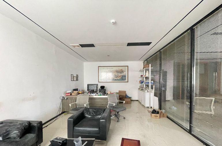 西乡固戍，一手房东带装修610平整层厂房，租金30使用率高