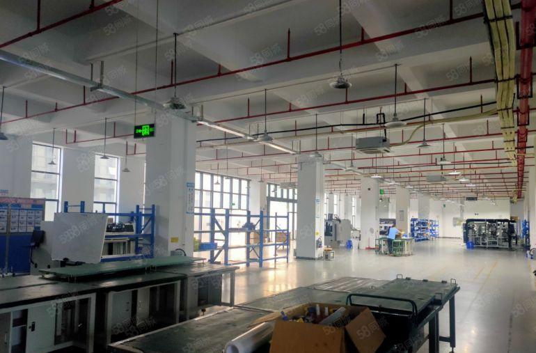 松岗地铁口附近园区厂房楼上1200平带现成装修，可以拎包入住