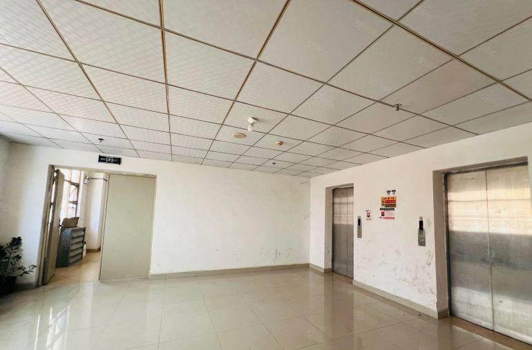 宝安燕川3楼1200平方精装修厂房600平方起租主干道边上