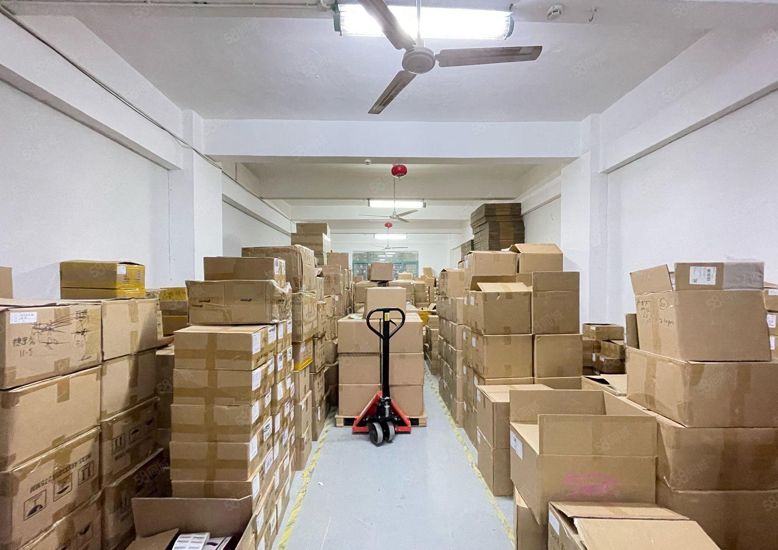 西乡固戍，电梯口位置，带装修502平跟540平厂房仓库出租