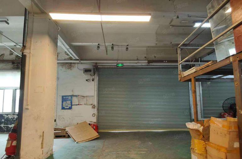 地铁口8成使用率一楼2000平高5米租50元每平500平起租