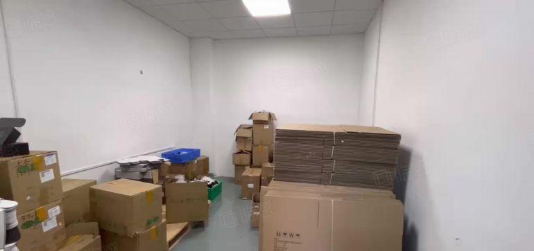 特价26元西乡固戍工业区，电梯口位置，带装修368平厂房出租