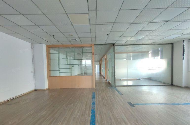 西乡航城街道，九围工业园650平精装修厂房仓库出租，带吊机口