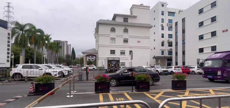 石岩高速口地铁口桃花园花园式厂房7200平精装修水电到位出租