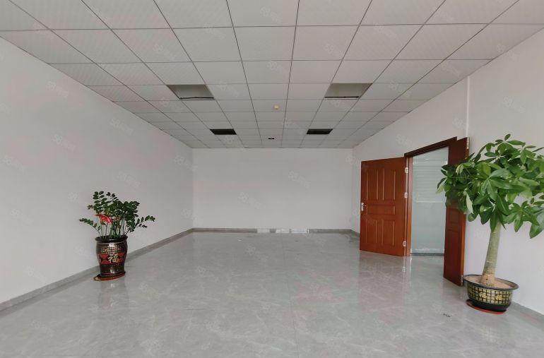 西乡洲石路恒丰工业城附近，1220平精装修厂房出租，租金25