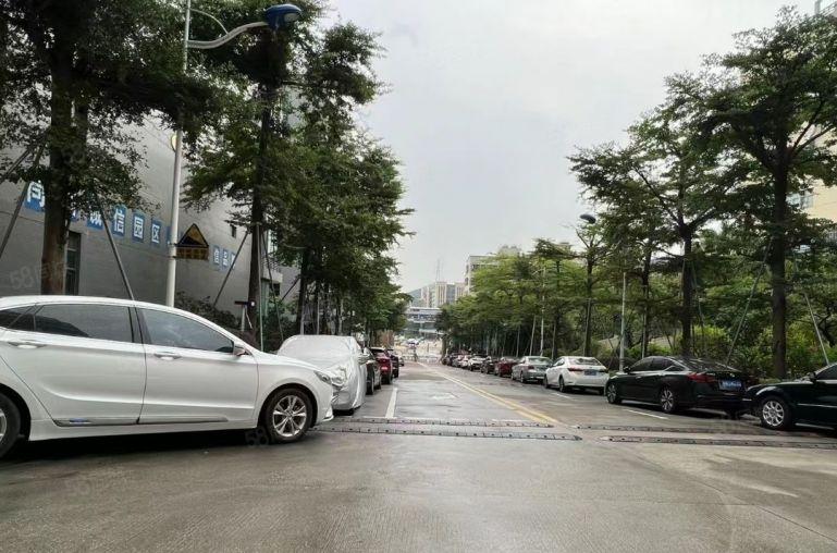 石岩原房东直租，整层豪装1600平，无公摊出租，园区空地超大