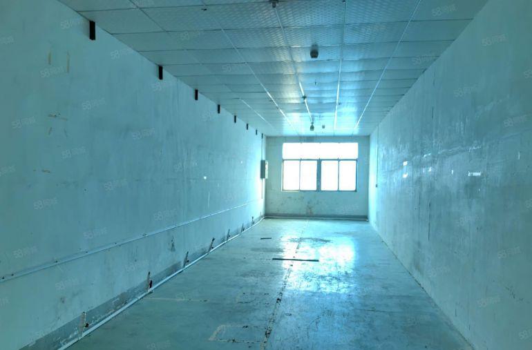 松岗大道一手房东厂房出租楼上1500平带办公室装修地坪漆吊顶