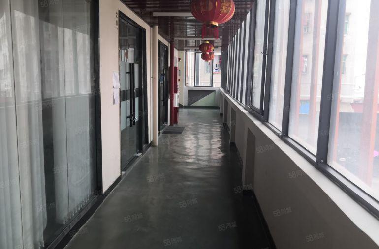 简装轻工厂房出租面积120，166，210带办公室，采光好