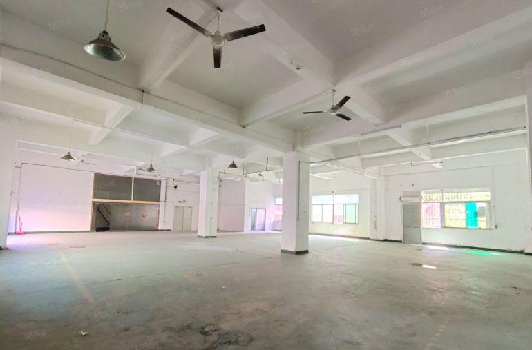 西乡鹤洲，主干道边新出一楼750平重工业厂房，仓库低价出租！