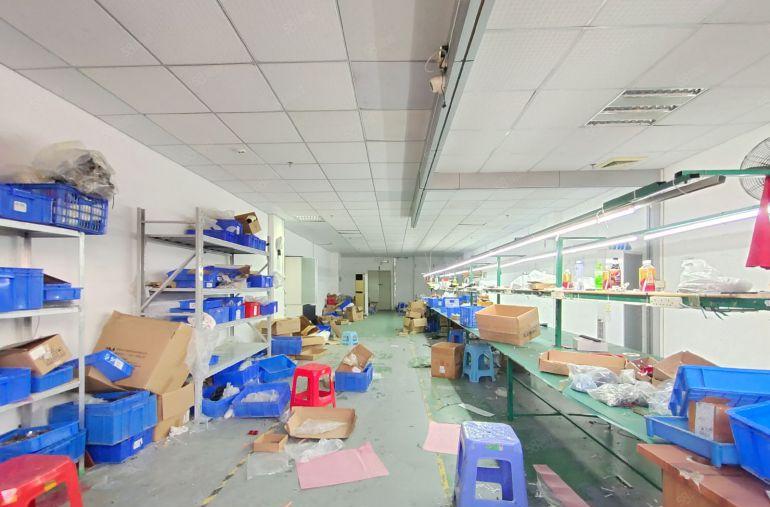 固戍正规工业园，电梯口500平，带装修厂房仓库出租，使用率高