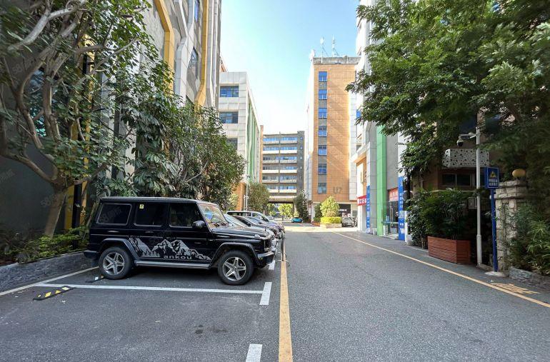 宝安西乡200平方是1300平方厂房出租 原房东1楼仓库出租