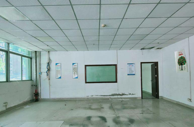 地铁口一楼1500平红本9成使用率层高5米位置形象俱佳