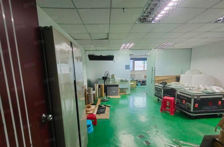 西乡固戍，大型工业园，带装修1000平整层厂房出租，租金便宜