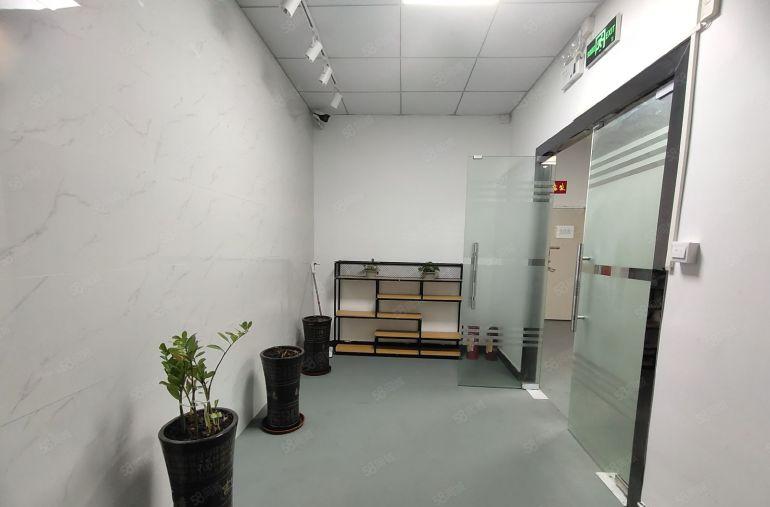 西乡，恒丰工业城边，楼上带装修500平办公厂房出租，租金便宜