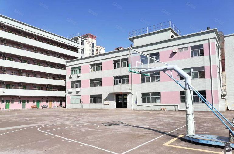 低价沙井大王山一楼900平厂房园区空地大使用率高