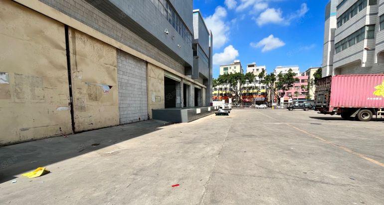 福永机场附近一楼物流仓库2000平低价出租带卸货平台厂房分租