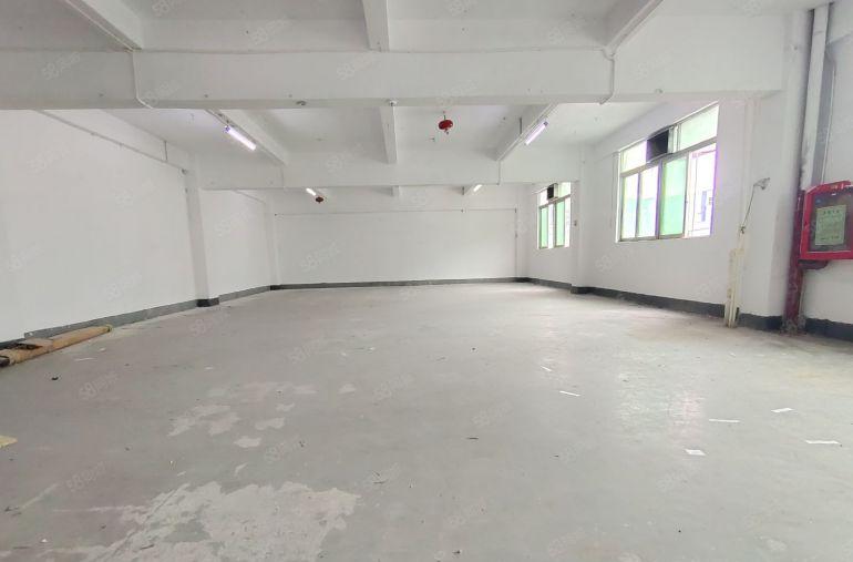 西乡洲石路黄麻布工业区，1300平带装修厂房出租，租金25元