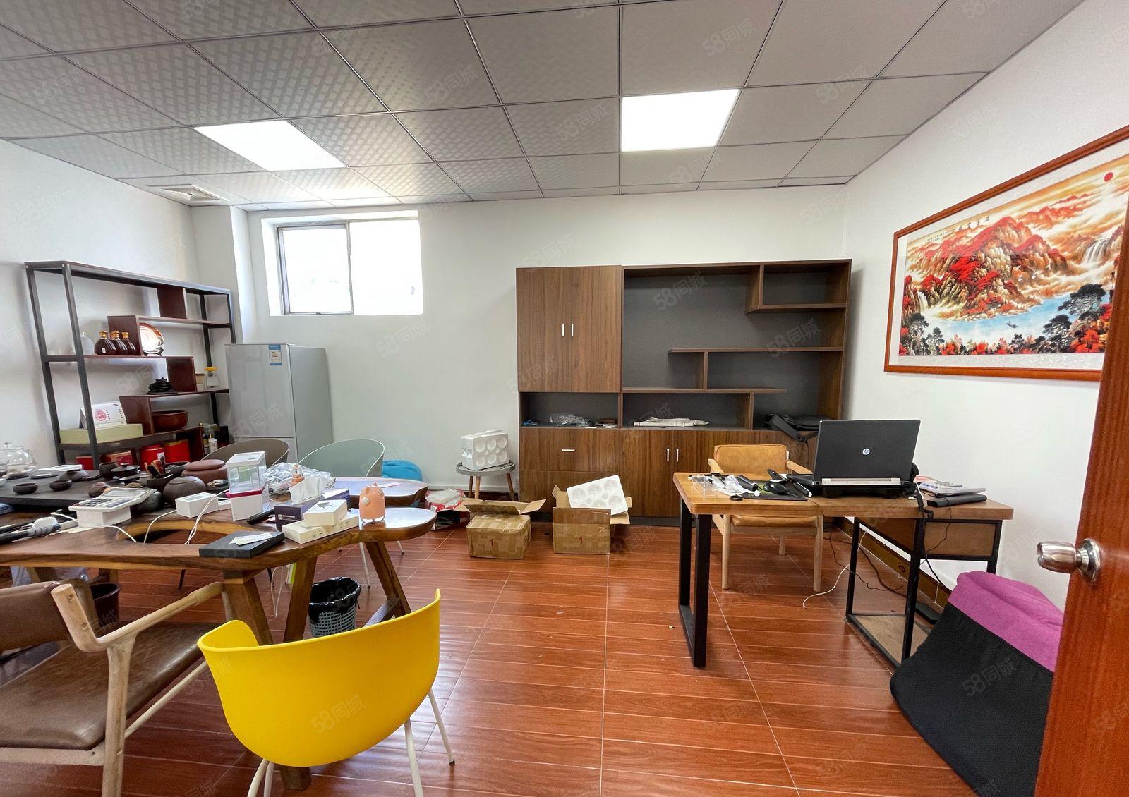 西乡三围107国道附近，楼上带装修385平厂房出租，租金便宜