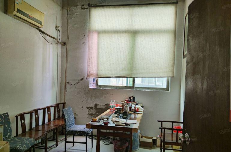 松岗塘下涌工业区新空出1楼450平方，价格便宜面积实在高5米