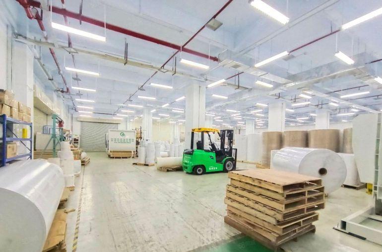 西乡107国道独门独院1至3层5000平方空地大厂房仓库出租