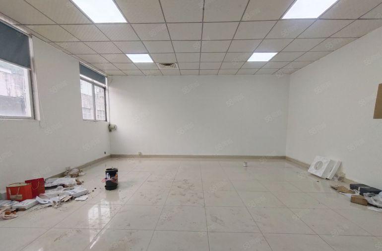 西乡固戍大门附近新出，650平带装修厂房仓库出租，租金25元