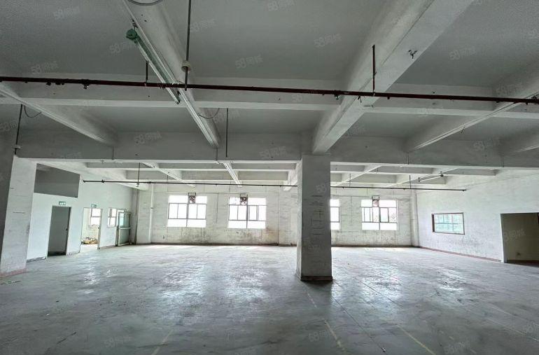 西乡，固戍工业园，电梯口户型，楼上700平厂房出租，拎包入驻