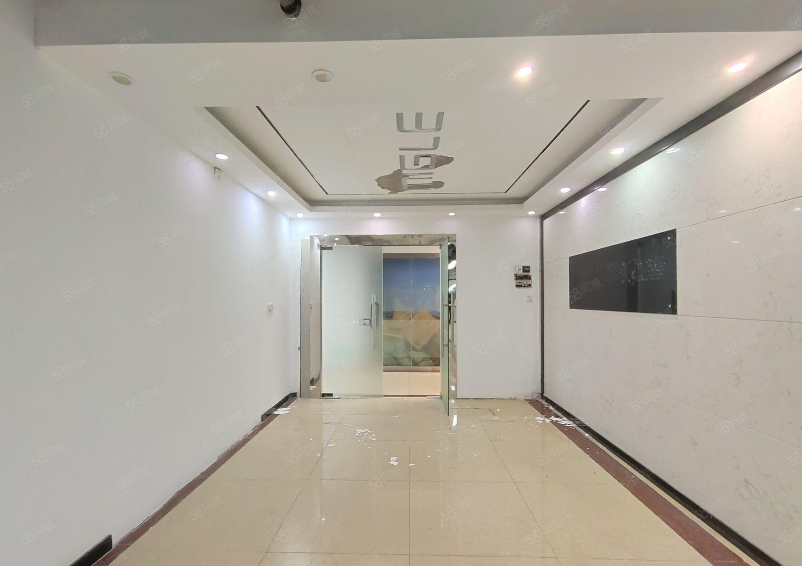 西乡，银田，电梯口450平精装修办公仓库，拎包入驻，租金38