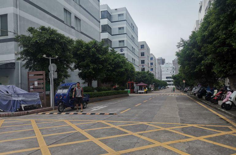 西乡固戍特价1000平1300平1500平精装修厂房仓库出租