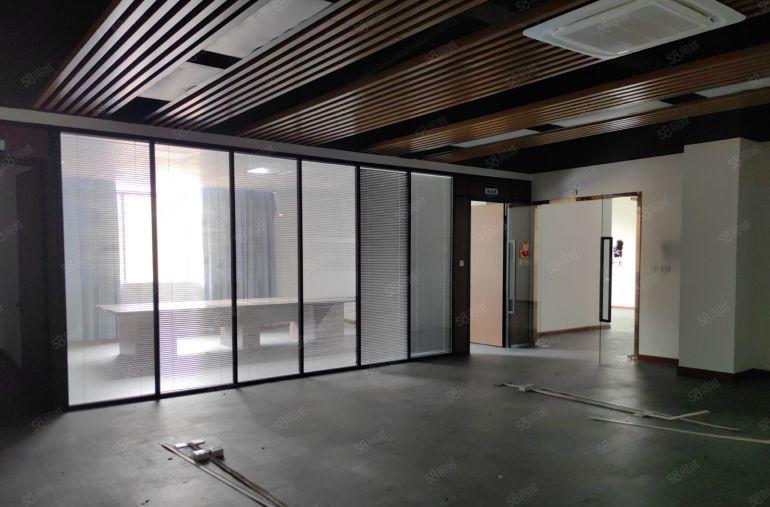 松岗地铁口楼上2000平方精装出租