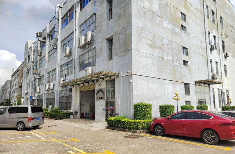 石岩水田工业园1000平精装修厂房仓库低价出租，500平可分