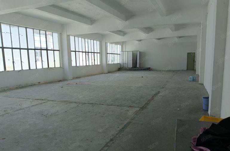 特价20元！西乡勒竹角工业区楼上半层650平，有货梯