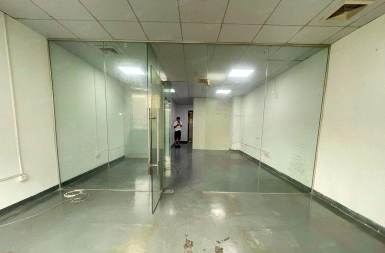 西乡固戍科技园，电梯口位置，带装修260平290平厂房出租